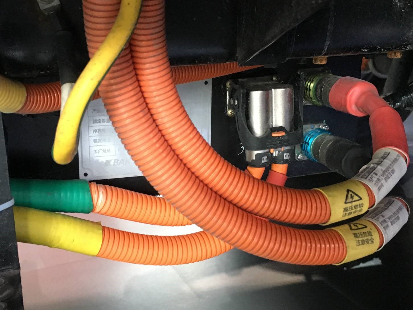 3499拉斯维加斯官网EHV800连接器—适合狭窄空间并轻量化